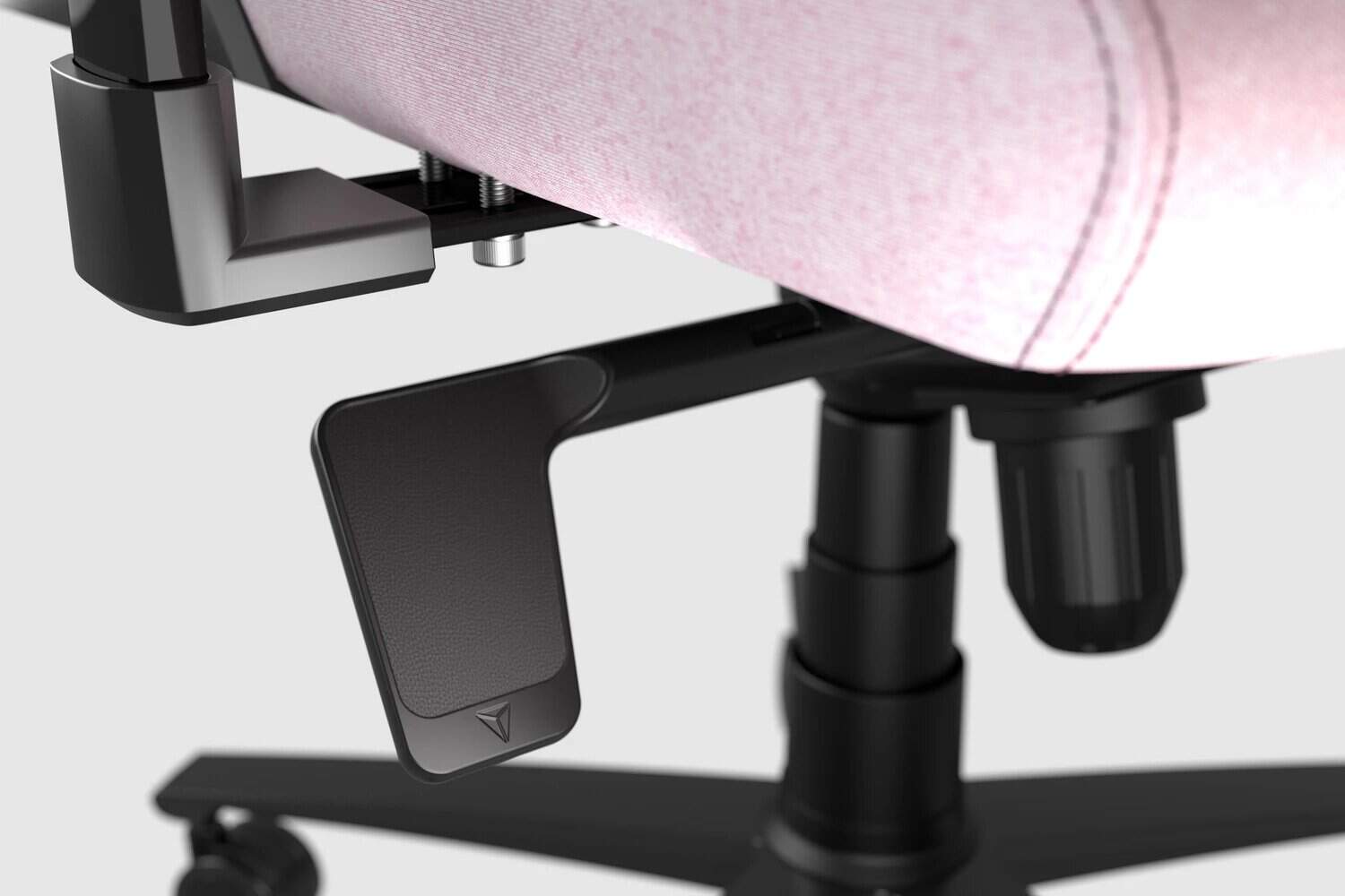 Chaise gamer rose avec mécanisme de réglage.