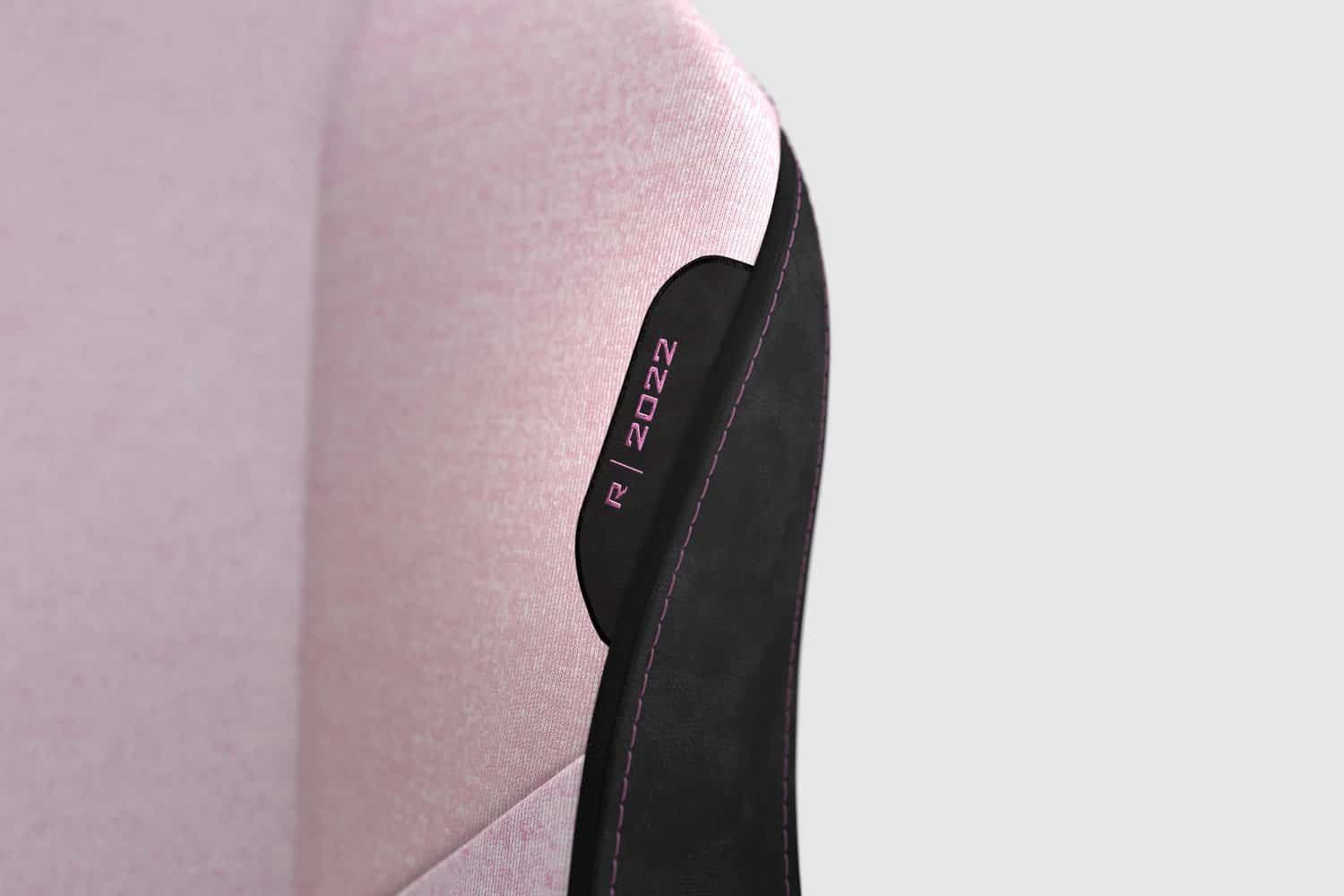 Détail du siège gamer rose avec logo R|2022.